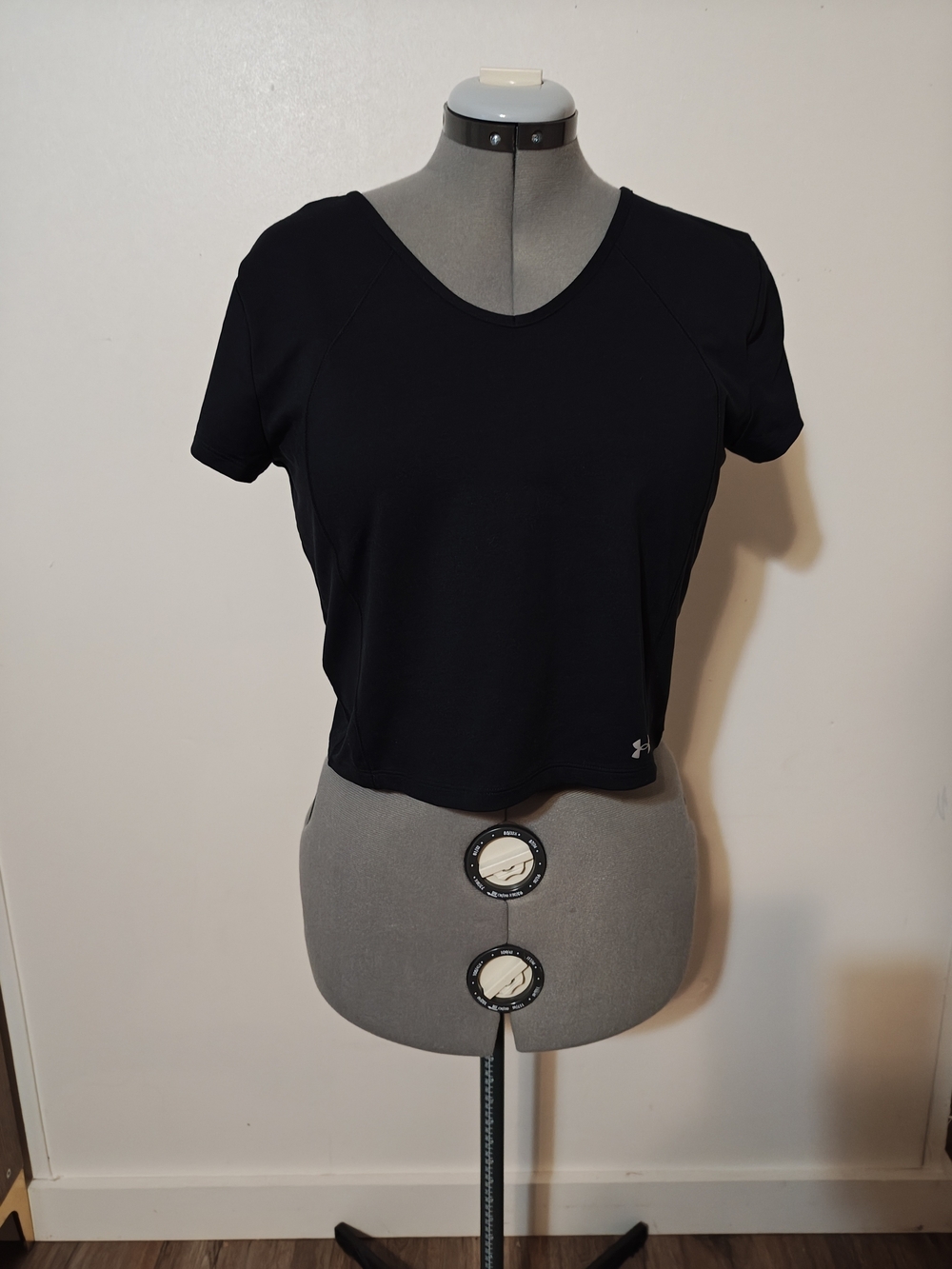 Under Armour Women's Black Short Sleeve Crop Top